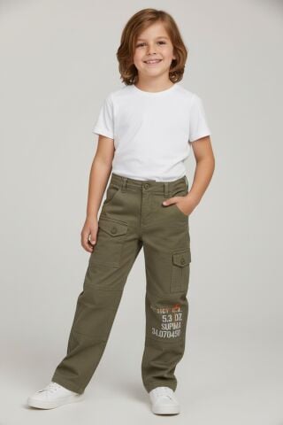 Mutlu Kids Baskı ve Cep Detaylı Erkek Çocuk Pantolon Yeşil - 9 Yaş