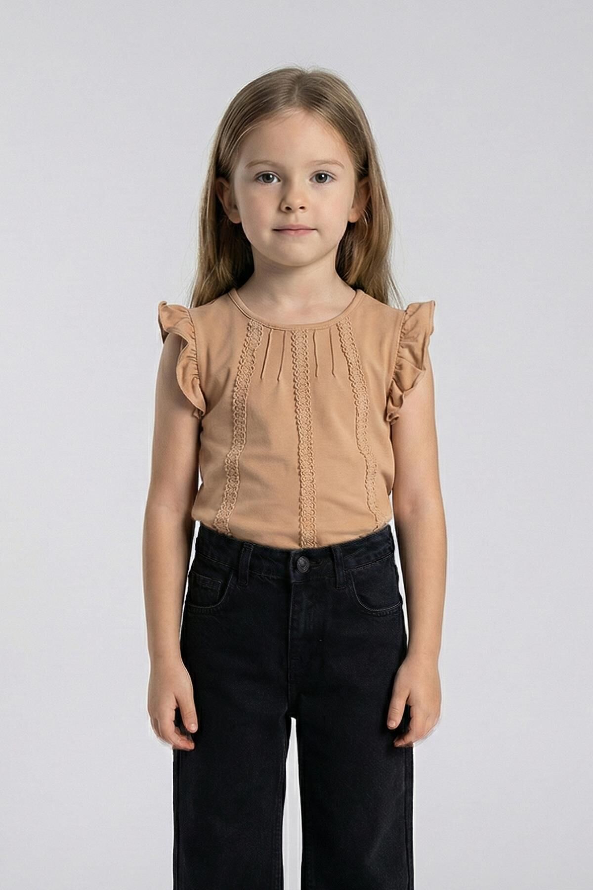 Dantel Detaylı Fırfırlı Kısa Kol Kız Çocuk Tişört Vizon - 9 Yaş