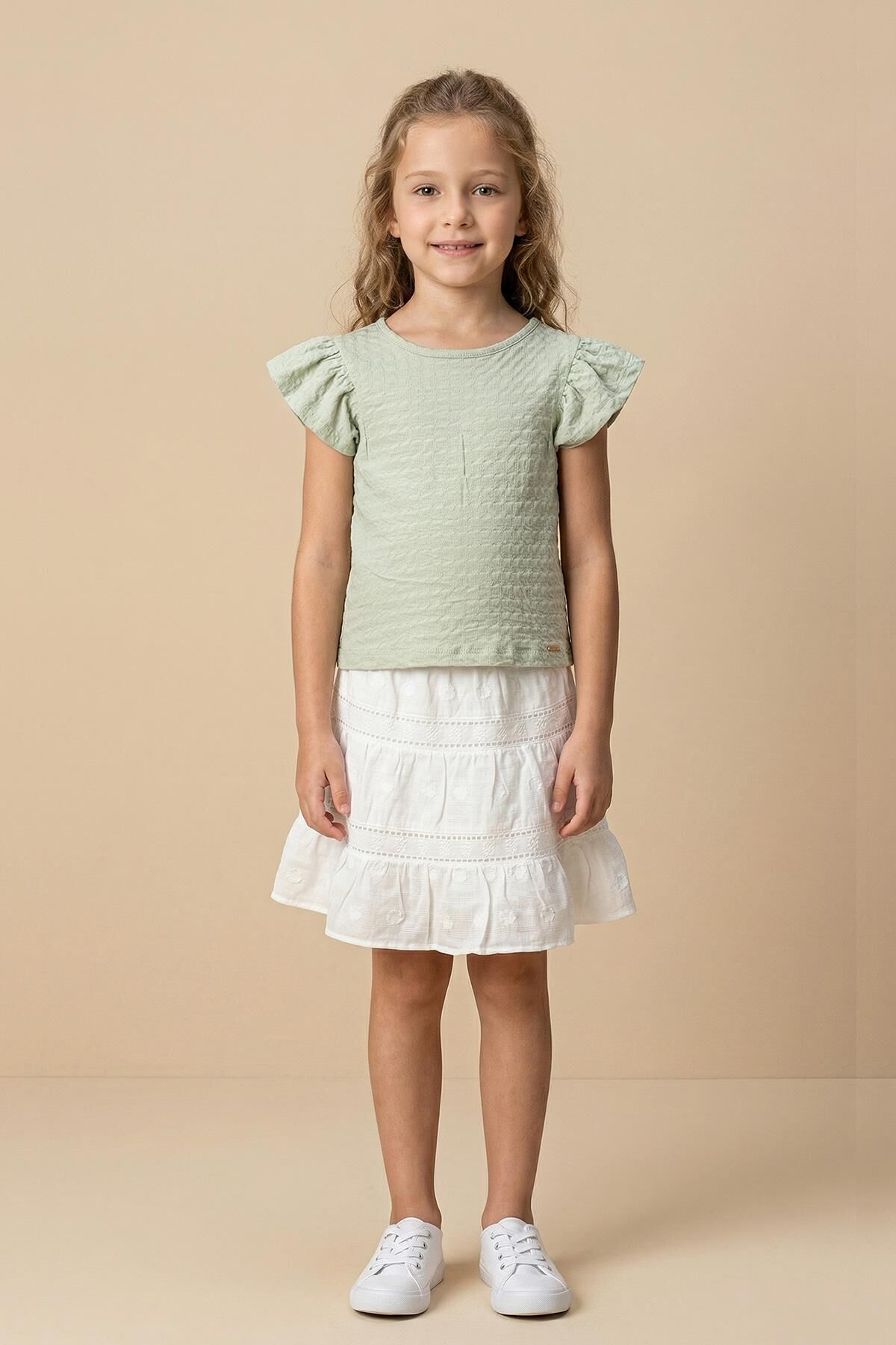 Fırfır Kollu Tişört ve Fistolu Etek 2'li  Kız Çocuk Takımı ÇAĞLA - 9 Yaş