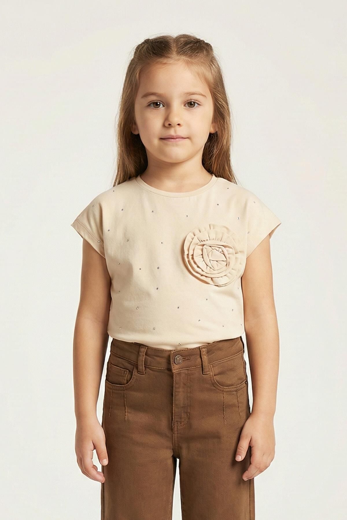 Çiçek Aplikeli Taş İşlemeli Kız Çocuk Tişört Bej - 9 Yaş