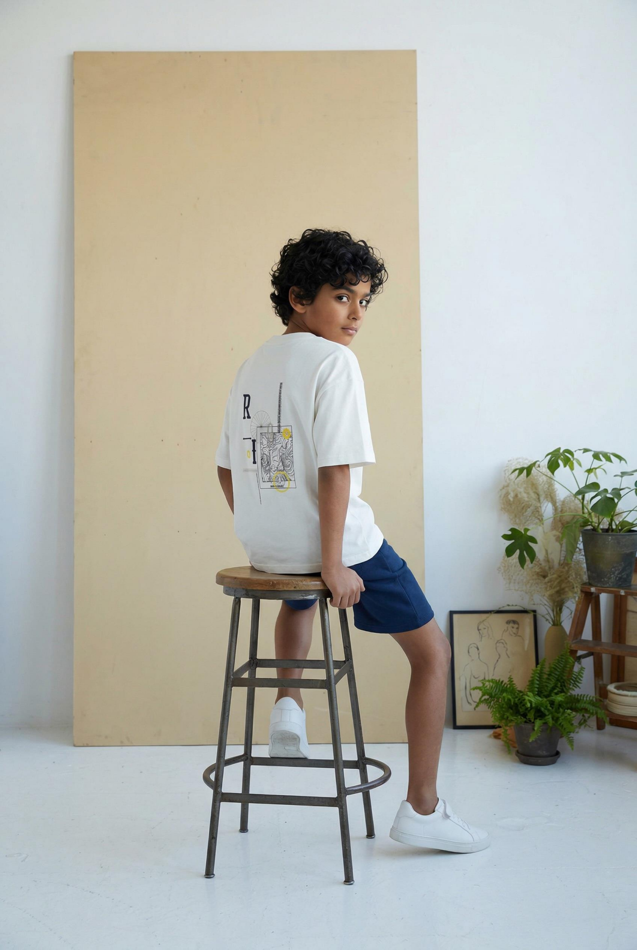 Erkek Çocuk Beyaz Sırt Baskılı Oversize Kısa Kol Tişört EKRU - İNDİGO - 8 Yaş